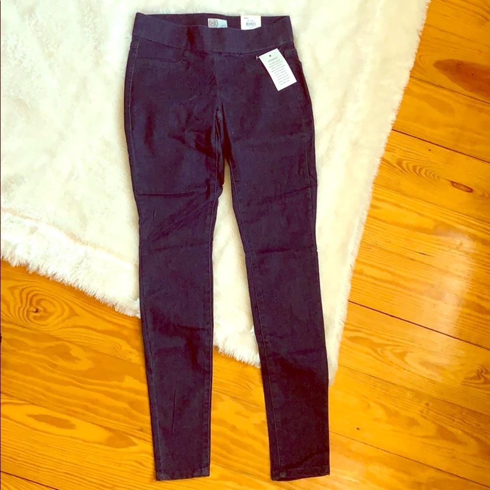NWT SO low rise jeggings size small